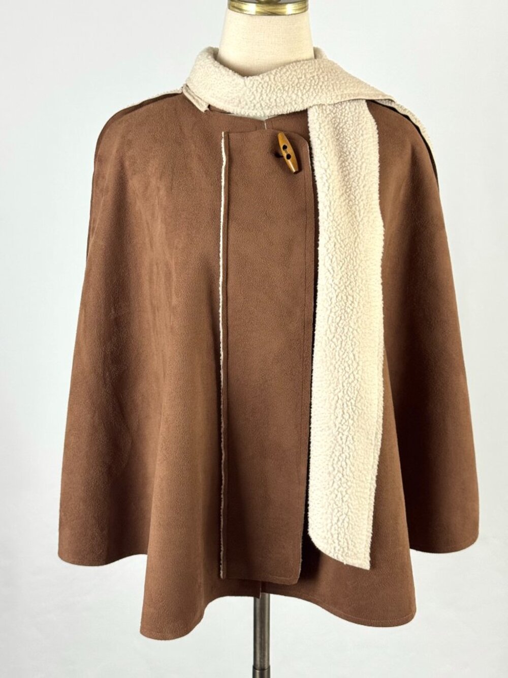 Vtg 70s Style Brown Faux Suede Poncho Cape Toggle Button Sherpa Shearling Lined